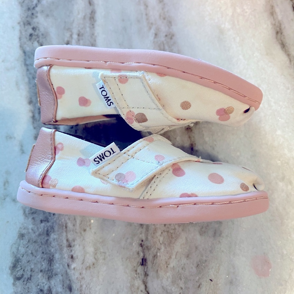 Toddler size 6 Tom’s